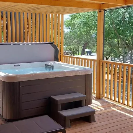 Tasha Premium Mobile With Terrace And Hot Tub *